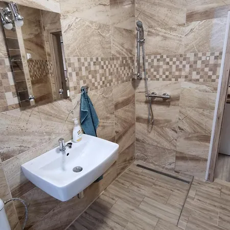 Hradná 9 * Nové Zámky